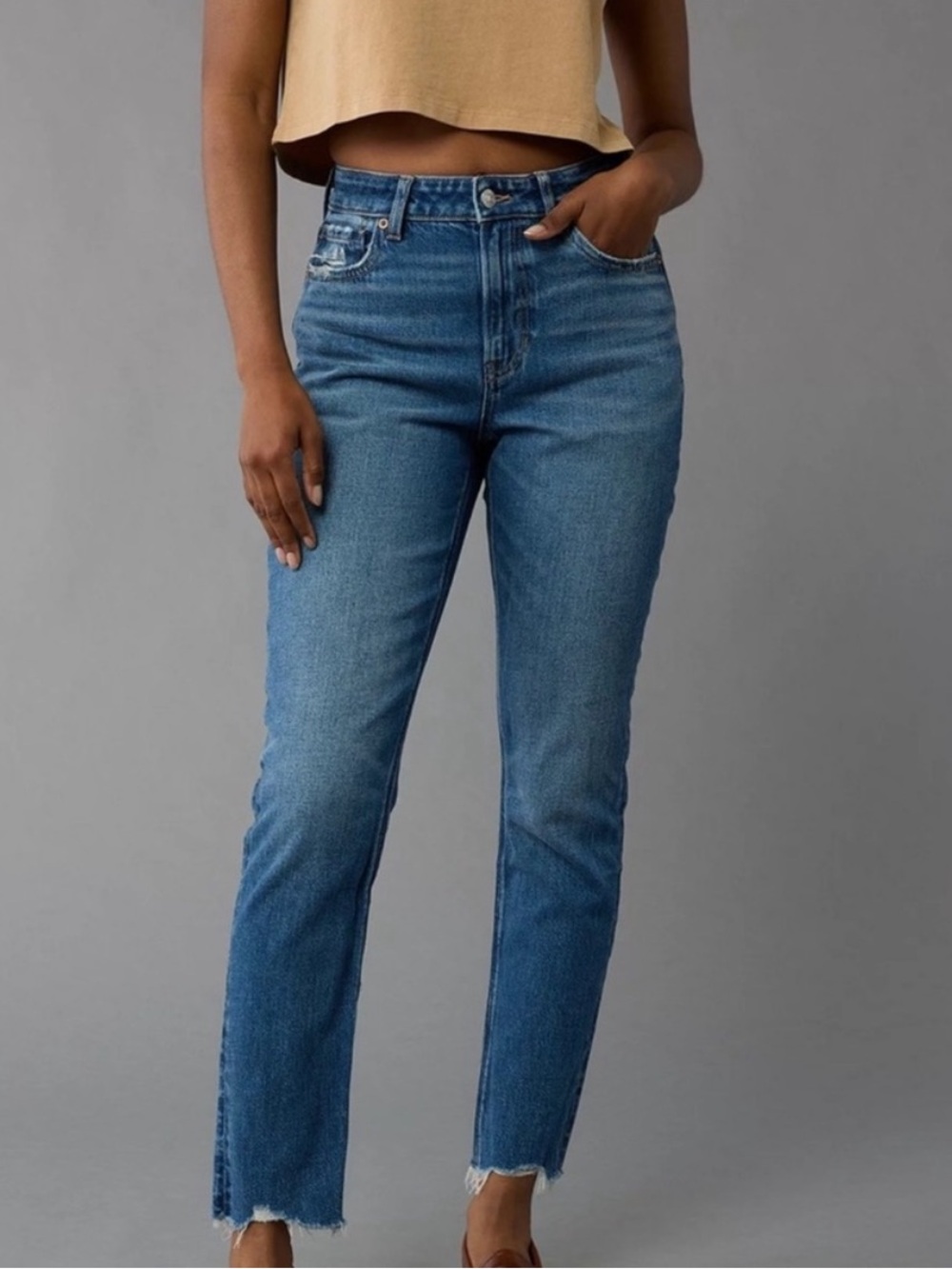 American Eagle Women’s Super High Rise Strigid Mom Jeans. Size 16. NWT